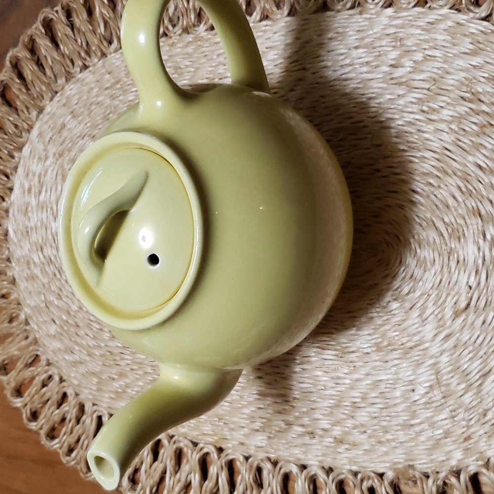 Tea pot